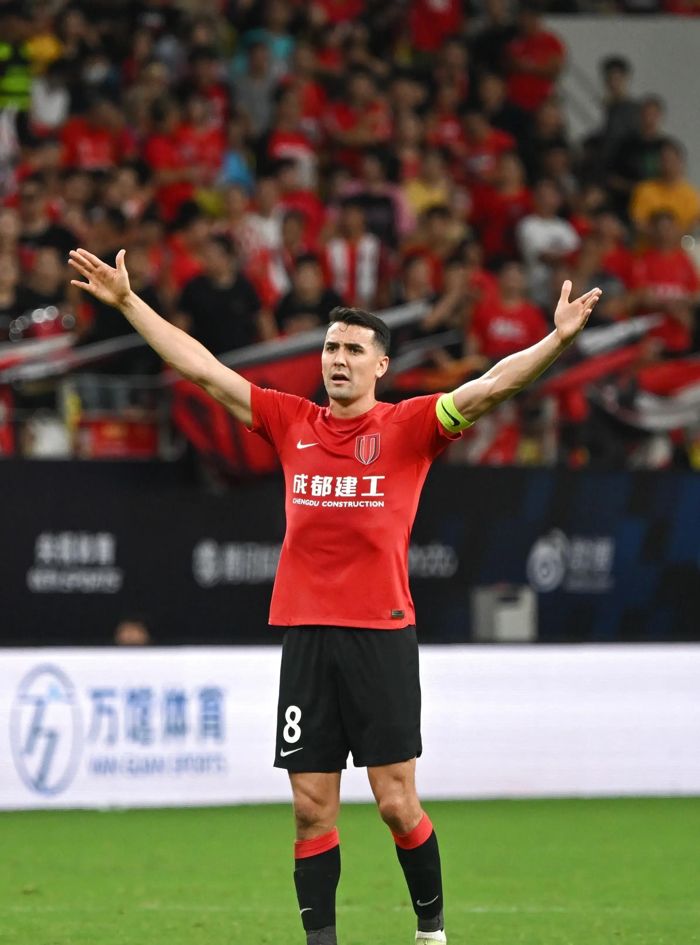 包含足总杯关键时刻走向成谜，波尔图外线爆发，赛场秩序良好，球探报告显示潜力的词条